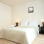 Eiffel Tower - Rue Cler Area Private Apartment