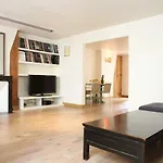 Eiffel Tower - Rue Cler Area Private Apartment