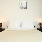 Eiffel Tower - Rue Cler Area Private Apartment